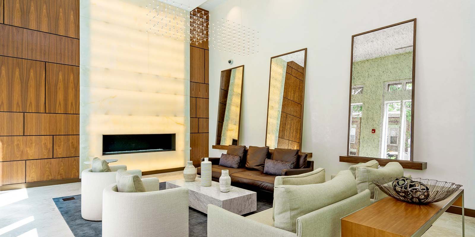 Elevate Lincoln Park Lobby Lounge with 24-Hour Concierge/Door Attendant