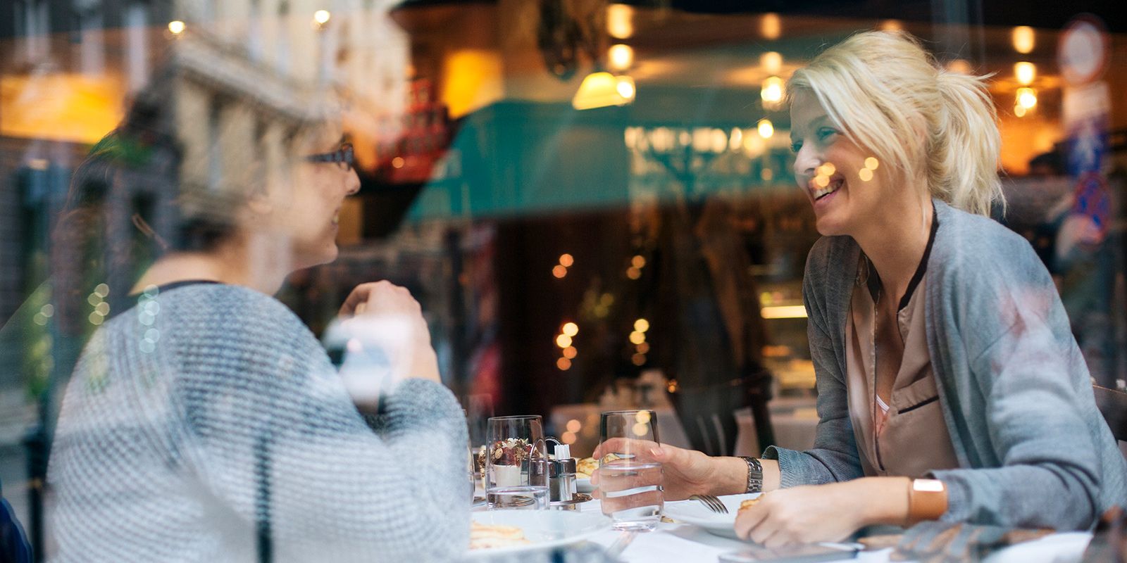 Elevate Lincoln Park is close to dining and nightlife.