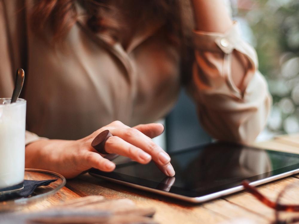 Elevate Lincoln Park is equipped with Wi-Fi throughout and close to cafes.